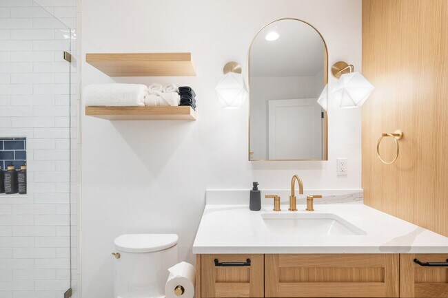 Building Photo - 2453 4th Ave W