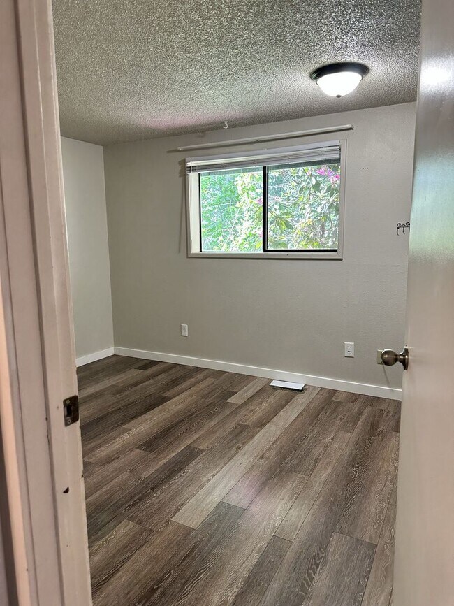 Building Photo - 309/311 Baker St Duplex