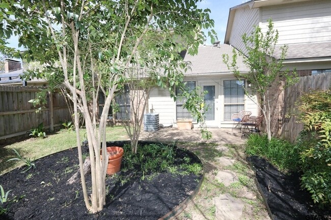 Building Photo - 963 Creekside Drive