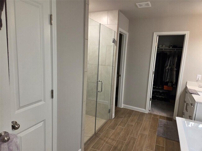 Building Photo - 208 Comet Pointe Dr