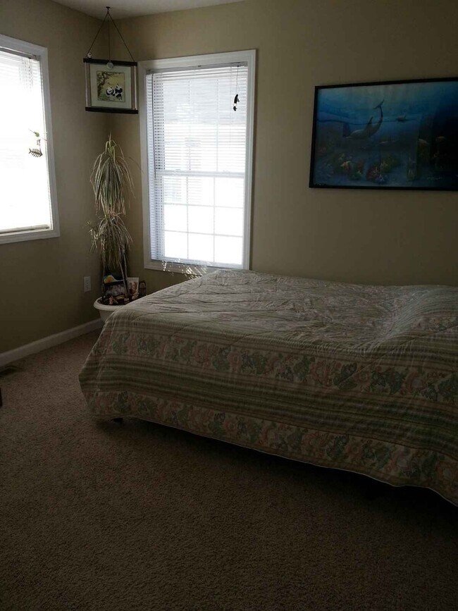 Building Photo - 3 BDRM TOWNHOUSE JULY 2026;   MONTHLY RENT...