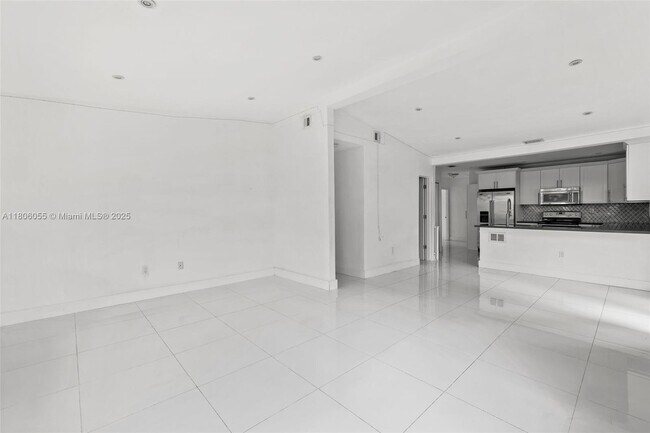 Building Photo - 6432 SW 33rd St