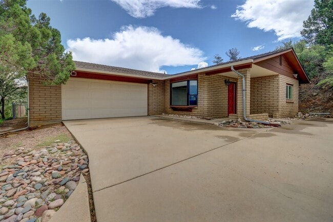 Building Photo - Nature at Your Back Door in this 3 Bedroom...