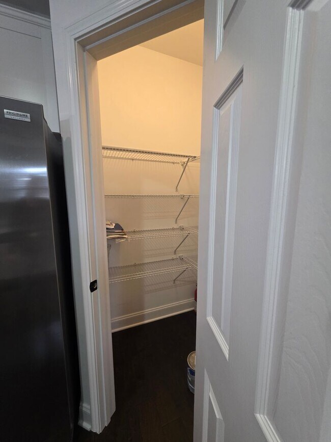 Building Photo - Hendersonville one level villa community amenities included