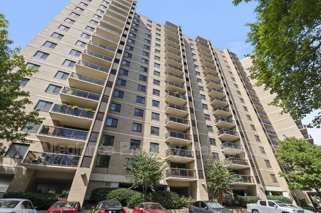 Building Photo - 309 Yoakum Pkwy