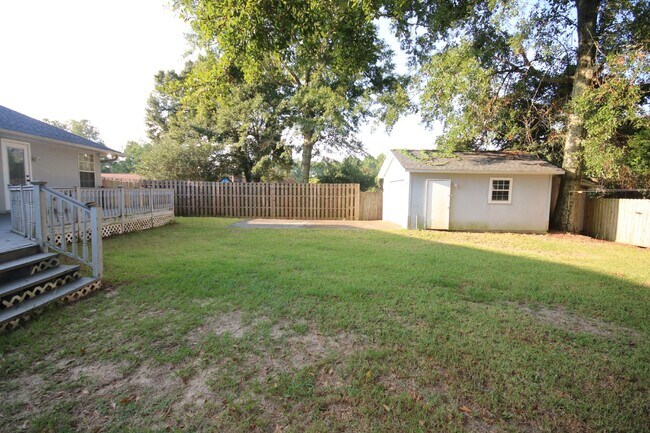 Building Photo - Spacious Northeast Pensacola Home Near UWF with 3 Bedrooms, 2 Baths, Office, 2-Car Garage & Priva...