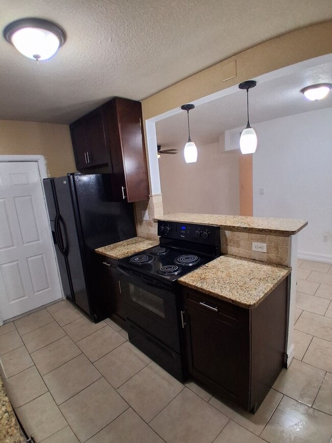 Building Photo - 21995 Catherine Ave