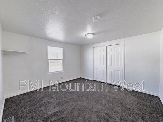 Building Photo - 450 W 200 N