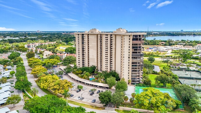 Building Photo - 2480 Presidential Way