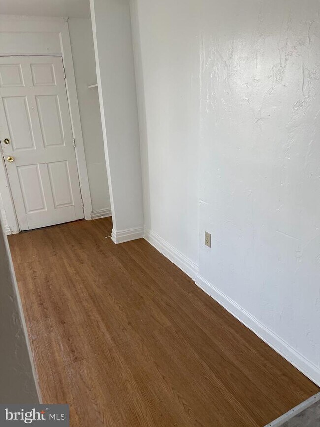 Primary Photo - 52 N Broad St