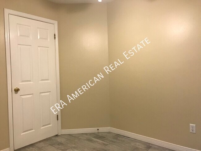 Building Photo - 205 Esmond Ct