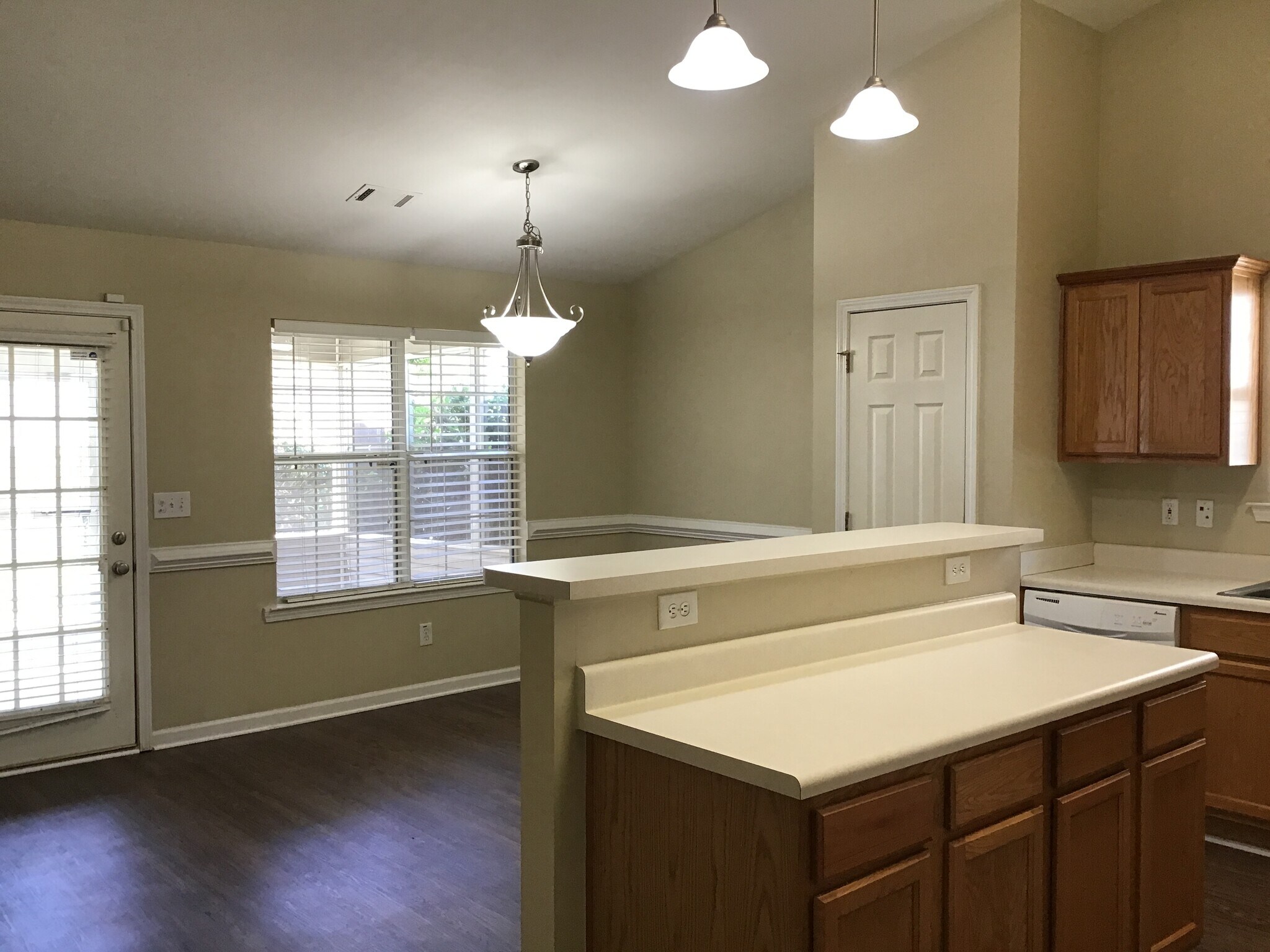 Building Photo - 383 Chadwick Cmns