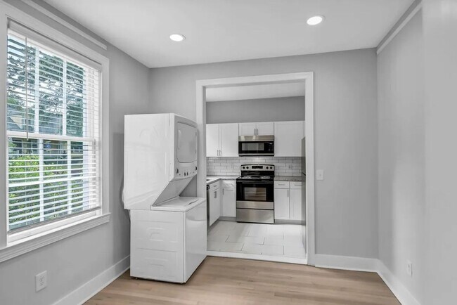 Building Photo - Pre-Leasing for the 26-27 School Year! - H...