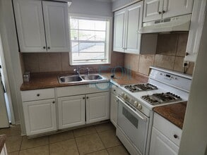 Building Photo - Great Apartment In Hillcrest across from Scott Field!!!!!