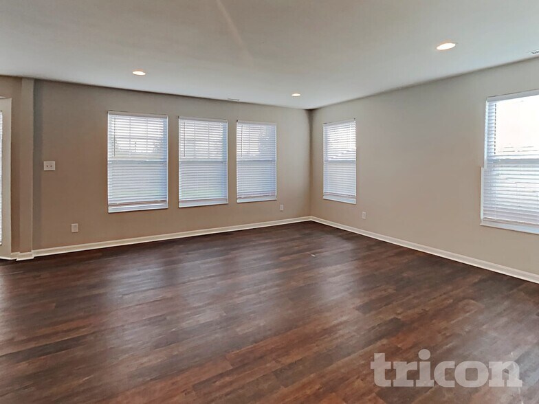 Building Photo - 6077 W Jamison Dr