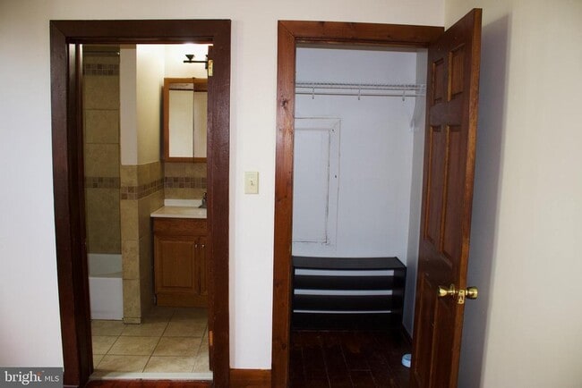 Building Photo - 209 W Chestnut St