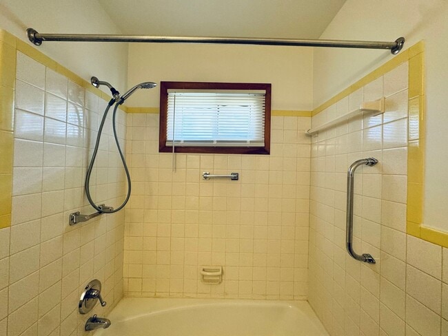 Building Photo - Charming Brick Ranch Home in Campbell County