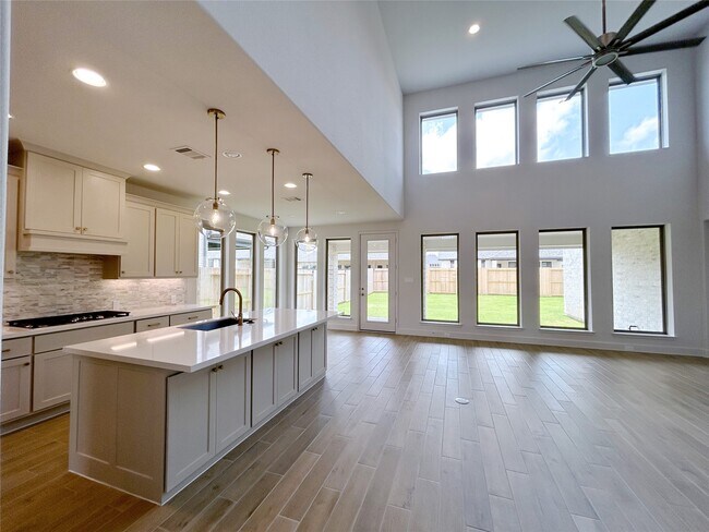 Building Photo - 5406 Holly Holw Ln