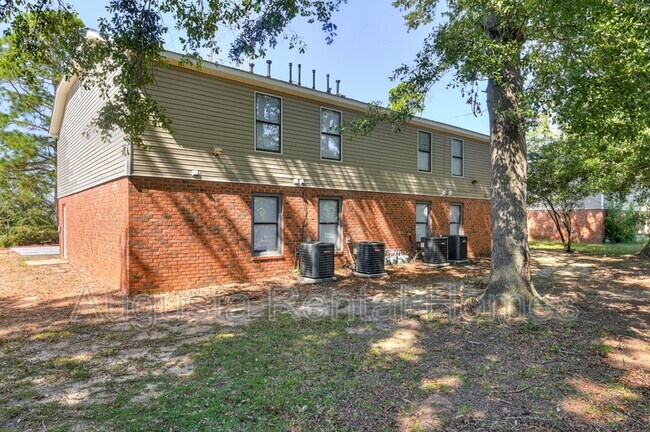 Building Photo - 150 Conifer Dr