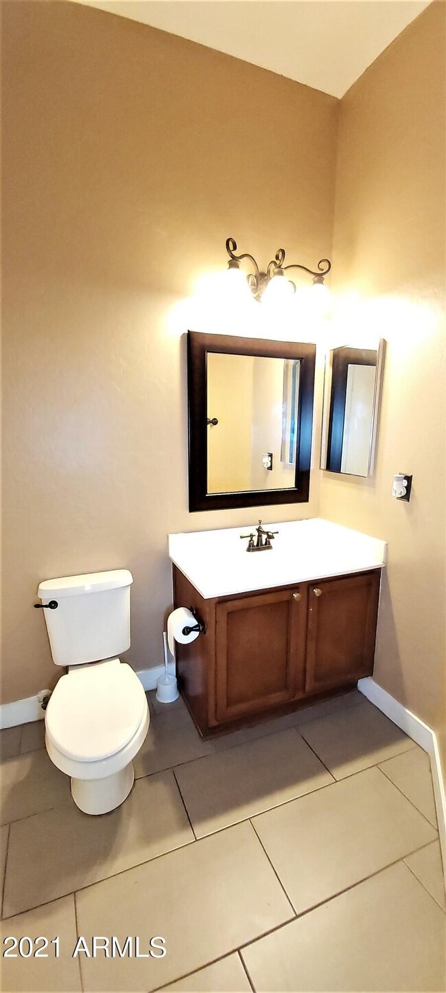 Building Photo - 3741 N Ladera Cir