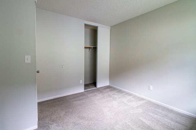 Building Photo - becju03