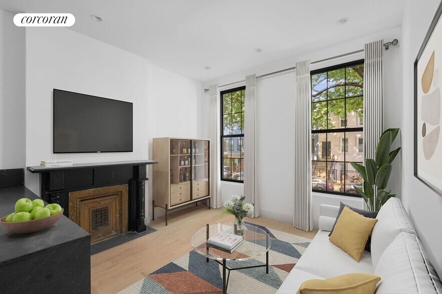 Building Photo - 1242 Putnam Ave