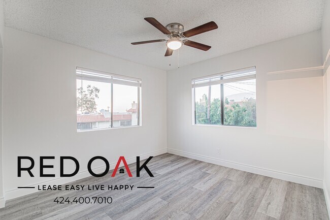 Building Photo - 10133 Pinewood Ave