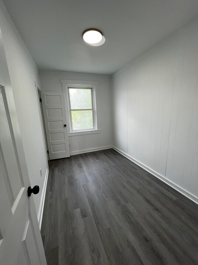 Building Photo - 933 McDowell Ave