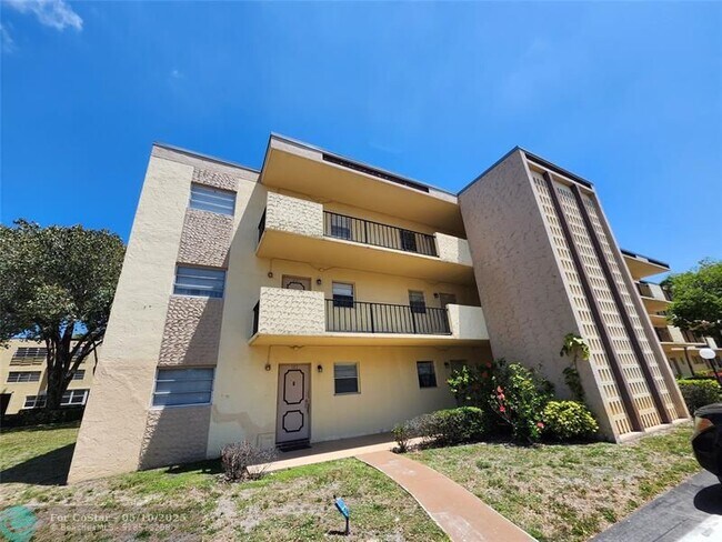 Building Photo - 301 Cambridge Rd