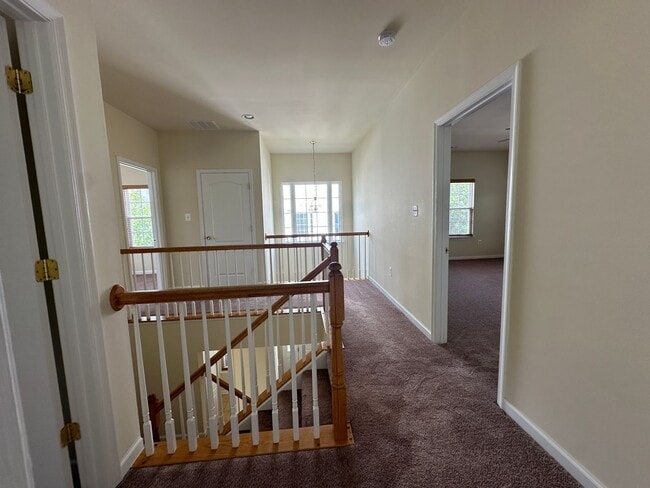 Building Photo - 214 Kintyre Ln