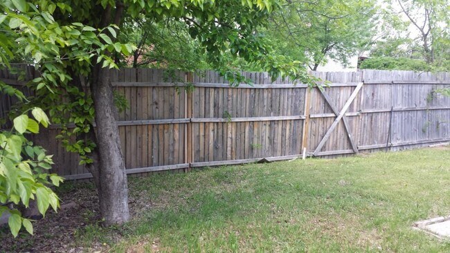 Building Photo - Beautiful 4 Bedroom in Garland!