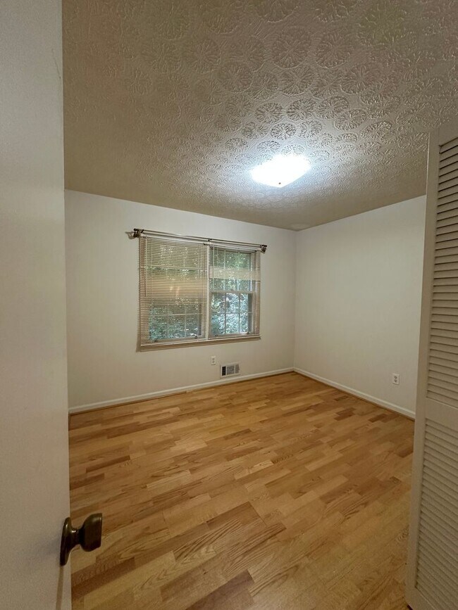 Building Photo - 375 Segrest Cir