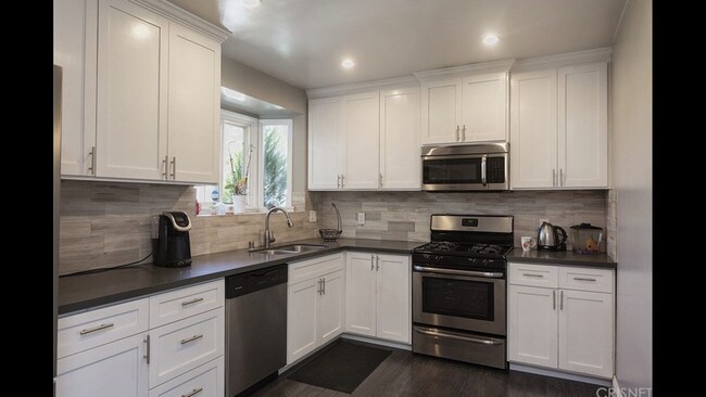 Building Photo - 7344 Topeka Dr