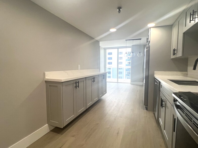 Building Photo - 2401 Collins Ave