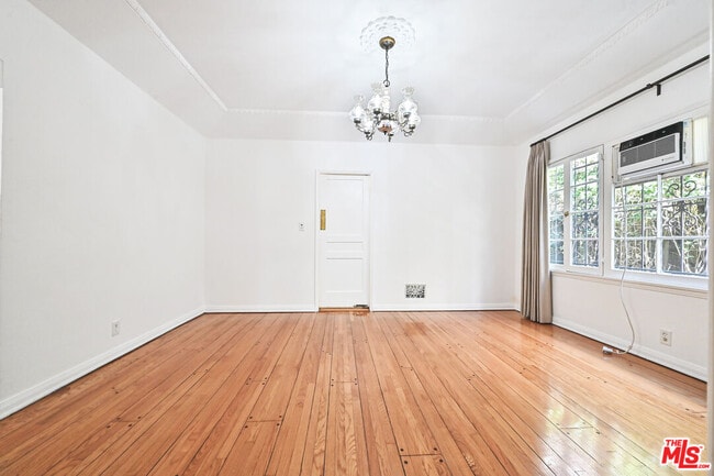 Building Photo - 361 N Mansfield Ave