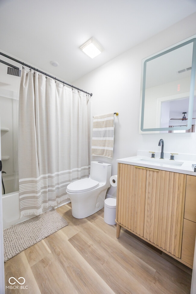 Building Photo - 7980 Royal Ave