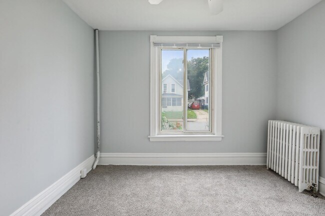 Building Photo - 1505 4th St NE