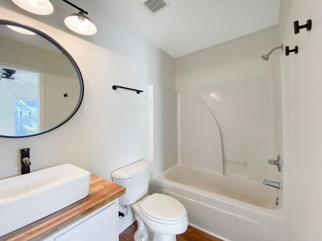 Building Photo - Two Bedroom Townhome in Godley Park with m...