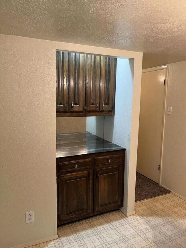 Building Photo - Nice 3 Bedroom Home