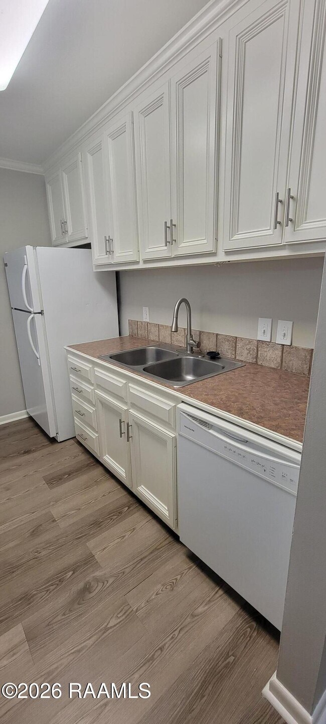 Building Photo - 220 Doucet Rd