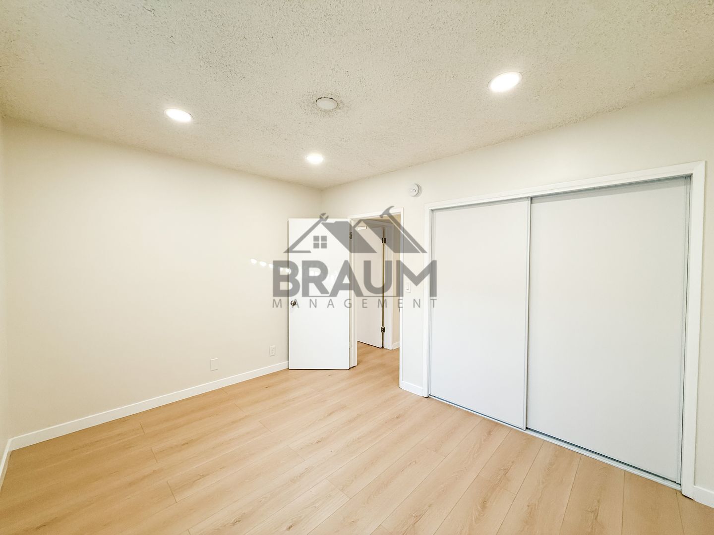 Building Photo - 13115 Oxnard St