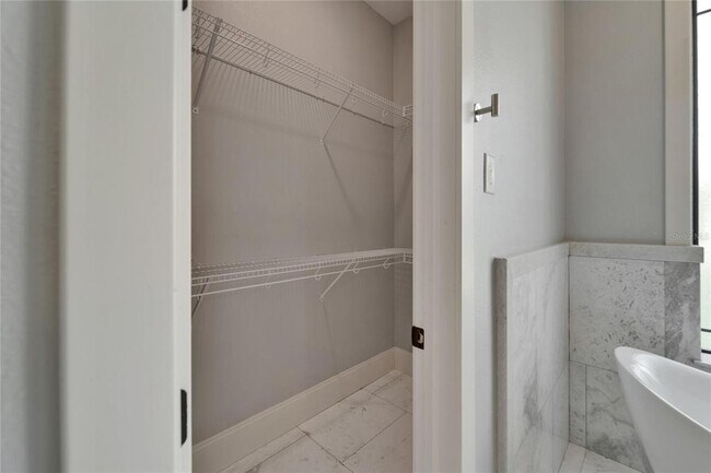Building Photo - 6116 Lagomar Ln