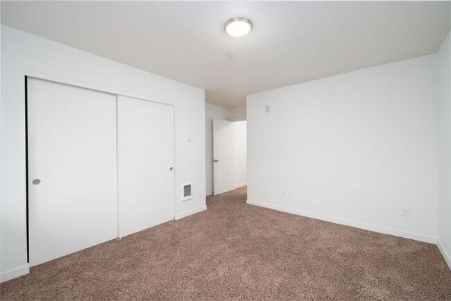 Building Photo - Brand New Apartments Central Park Rose! $800 off 1st month rent!!