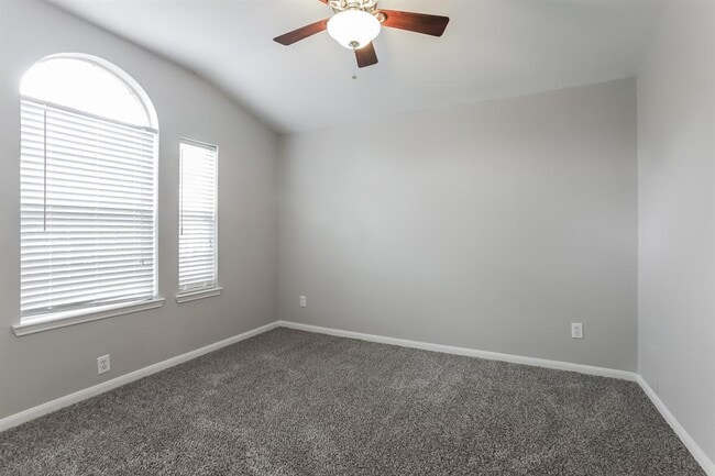 Building Photo - 32434 Hunter Park Ct