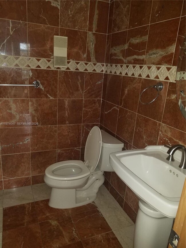 Building Photo - 426 NE 210th Cir Terrace