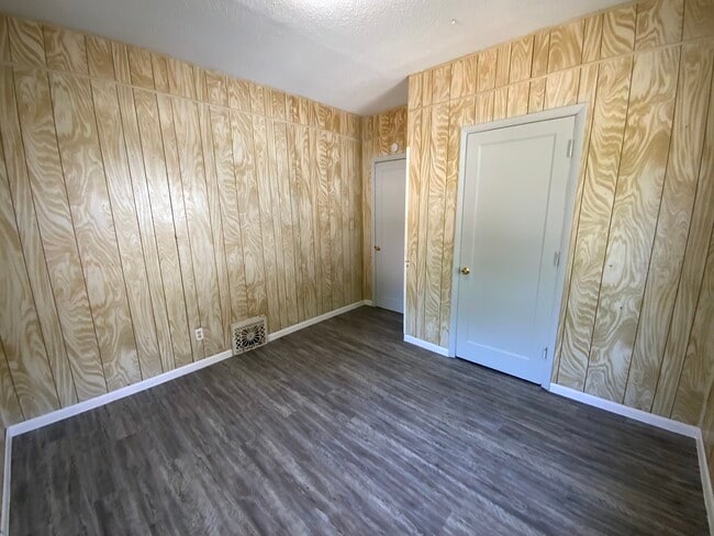 Building Photo - 226 S Virginia Ave