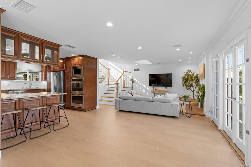 Building Photo - 17131 Autumn Cir