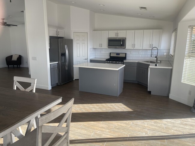 Building Photo - 81258 Avenida Esmeralda