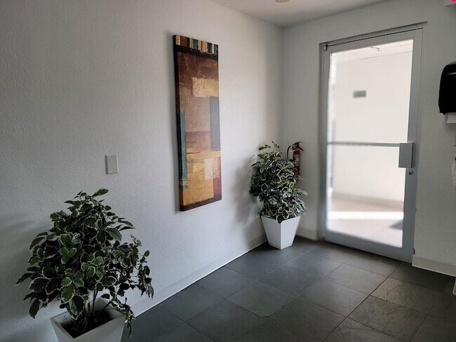 Building Photo - 401 Golden Isles Dr