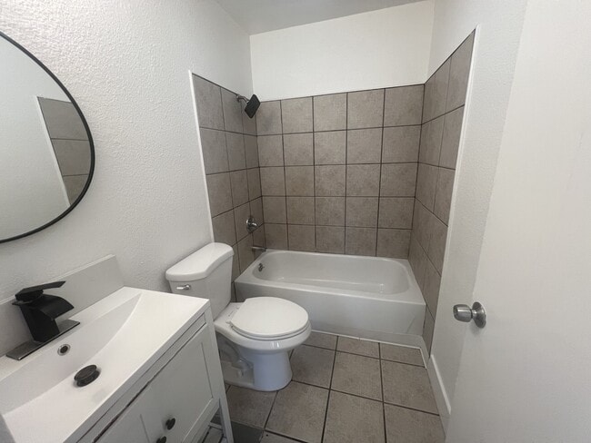 Building Photo - 3965 Logan Ave